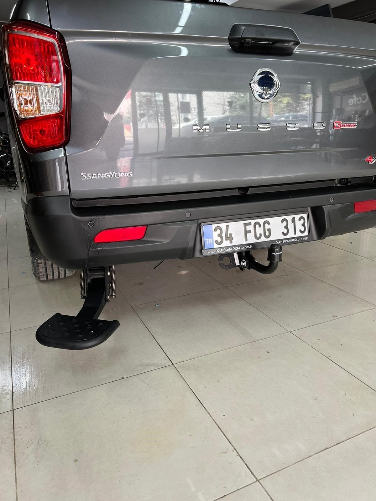 ssangyong-musso-grand-arka-kasa-basama-77-c4d.jpg SsangYong Musso Grand Arka Kasa Basamağı - Görsel 1