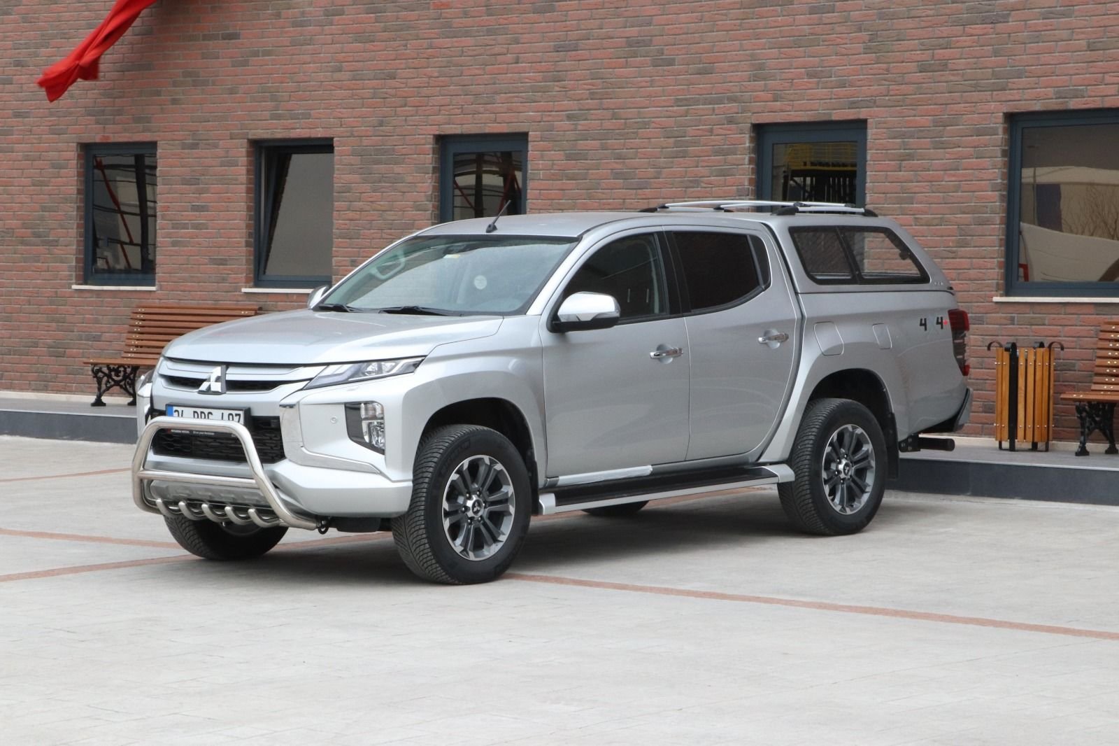 whatsapp-image-2025-03-18-at-17-02-12.jpeg Mitsubishi L200 Krom Ön Koruma - Görsel 1
